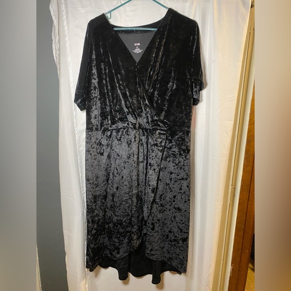 EVRI Black Velvet Wrap Dress Plus Size New With Tags 3X - Picture 4 of 8